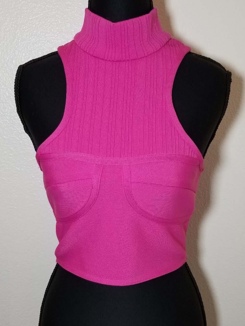 Forever‎ 21 Pink Ribbed Halter Crop Top Zip Back Size Small Sexy Active City NWT